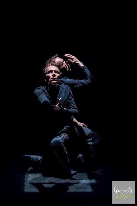 AN ORDINARY DAY IN THE LIFE OF THE DANCER GREGOR SAMSA galerie foto 2