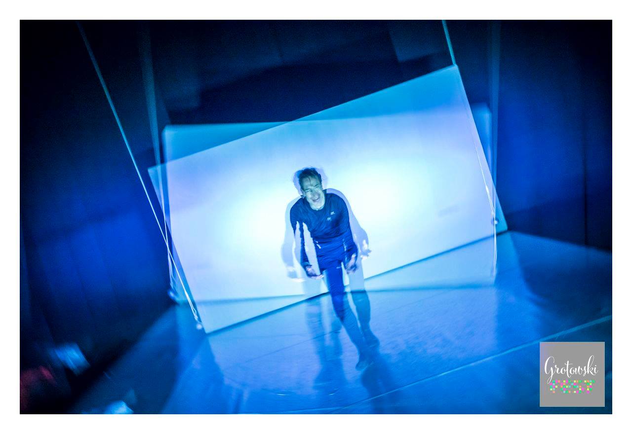 AN ORDINARY DAY IN THE LIFE OF THE DANCER GREGOR SAMSA galerie foto 15